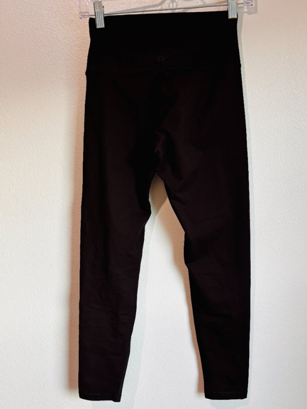 OFFLINE Women's Athletic Set in size M - Picture 4 of 4
